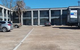 Howard Johnson By Wyndham Historic Lake Charles